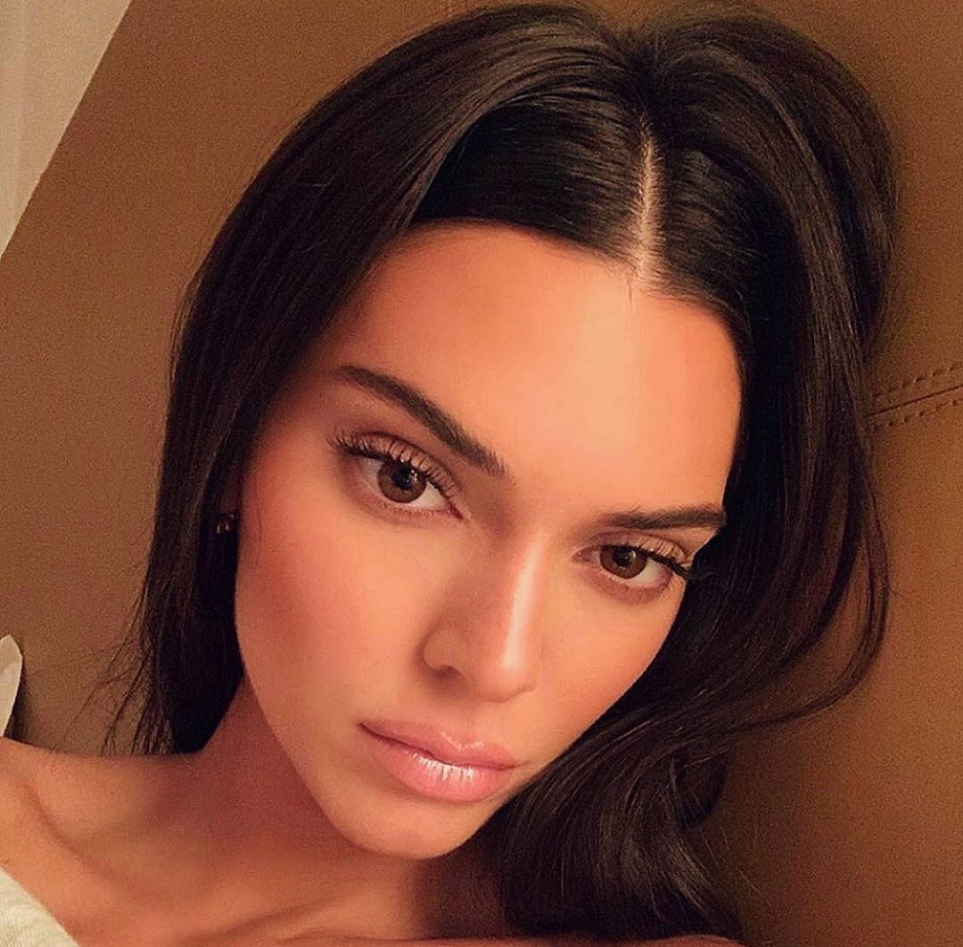 Hair Trends: Middle Part Camila Coelho