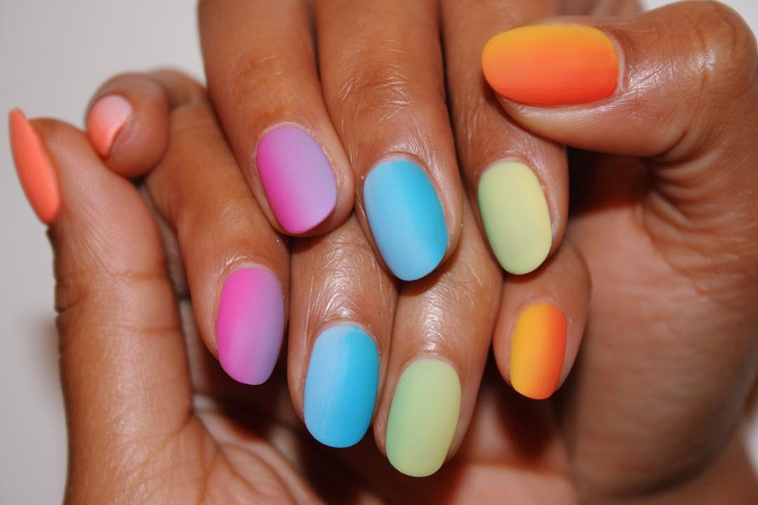 Spring Beauty Trend: Rainbow Nails Camila Coelho