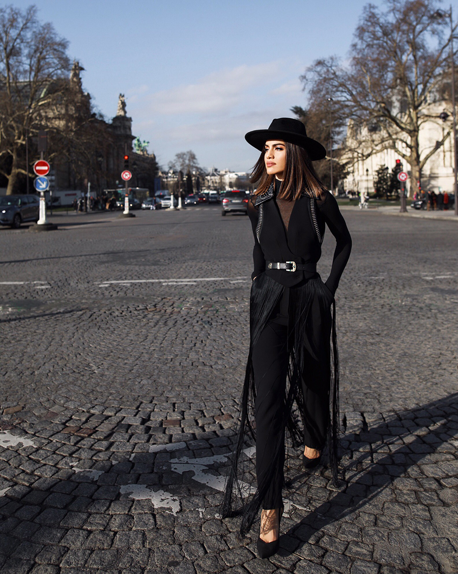 Look- Franjas e Chapeu camila coelho